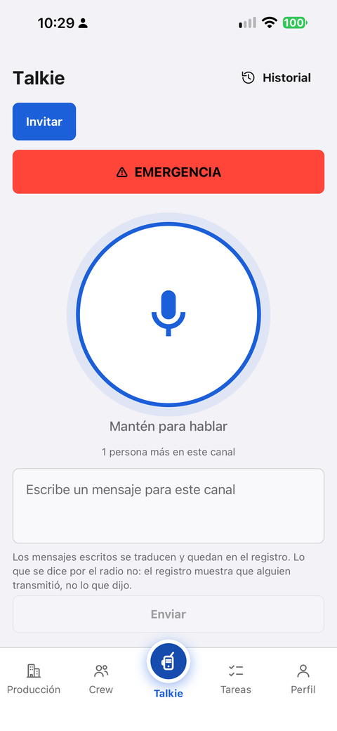 El Talkie con el botón rojo EMERGENCIA arriba del botón para hablar.