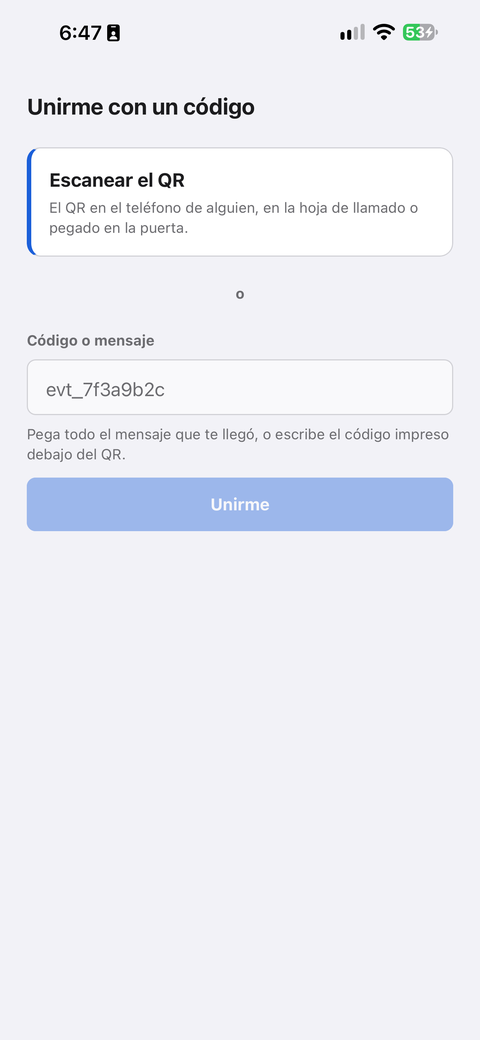 La pantalla Unirme con un código: Escanear el QR, o escribe o pega el código, y Unirme.